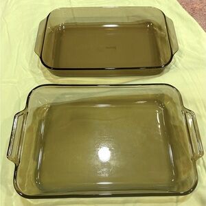 Set of 2 nesting glass bakeware pans